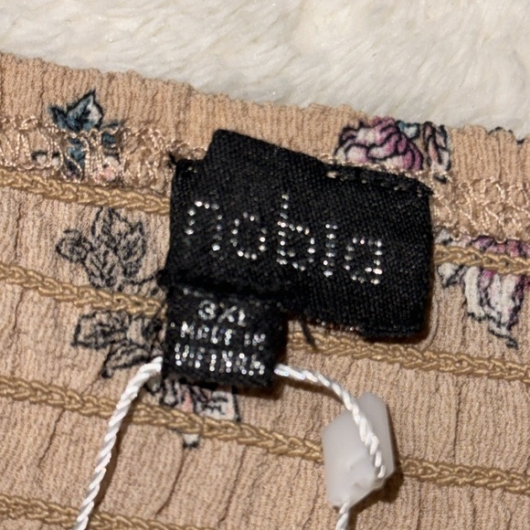 Zenobia FLORAL RUFFLE BLOUSE - Picture 9 of 10